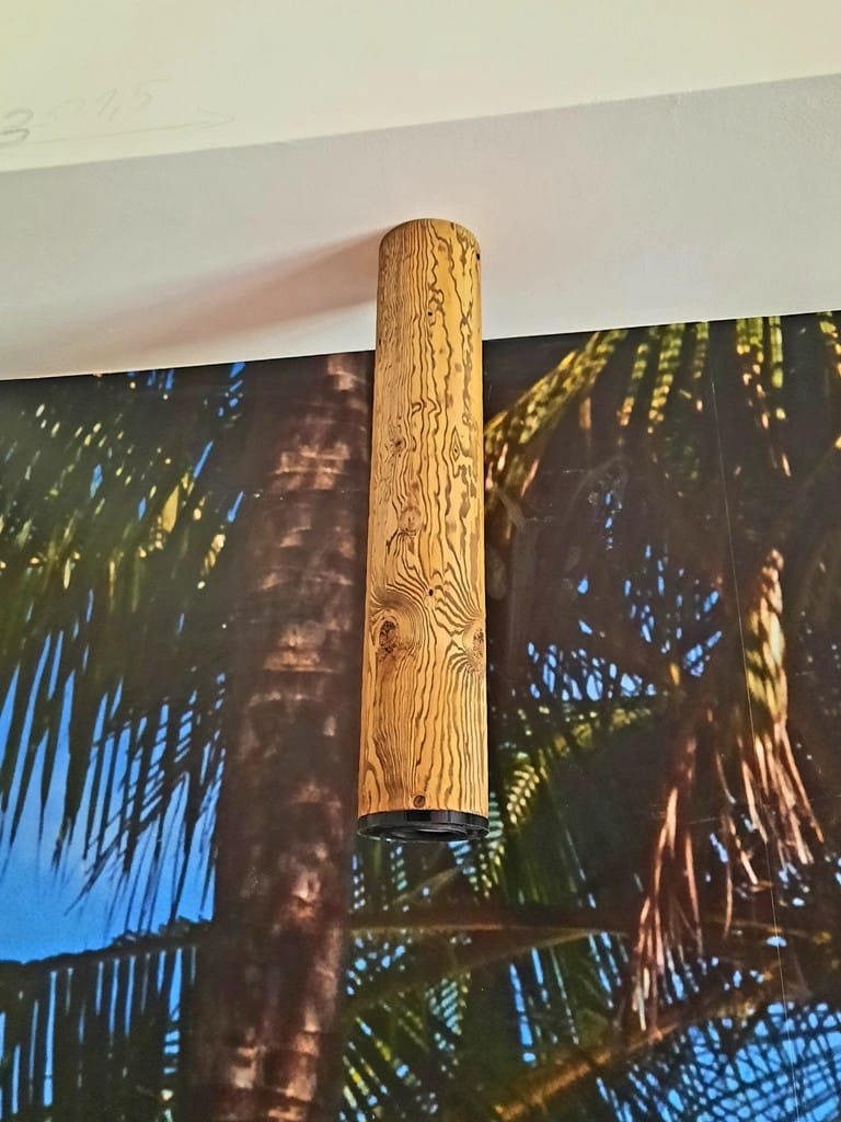 Lampa sufitowa TUBA z drewna naturalnego
