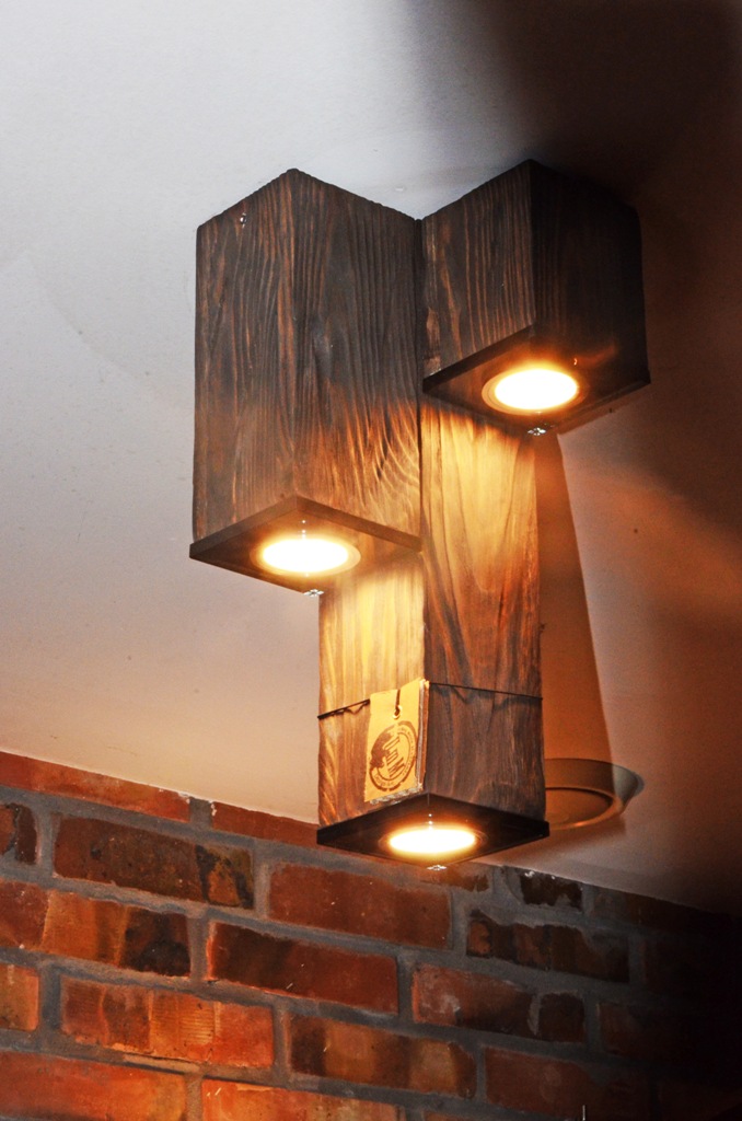 Lampy z drewna naturalnego