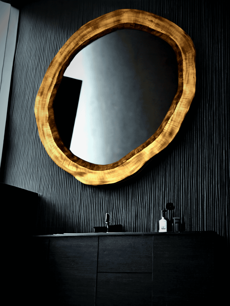 Designerskie asymetryczne lustro do łazienki drewniane 80cm